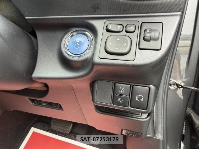 Toyota AQUA 2017-12 8779473-29