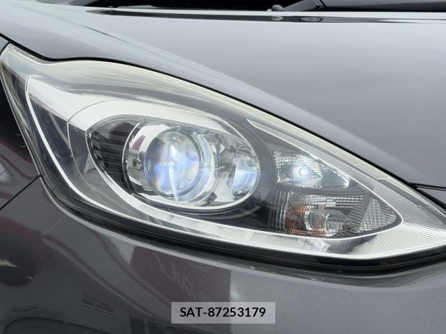 Toyota AQUA 2017-12 8779473-8