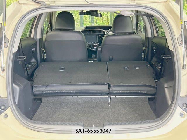 Toyota AQUA 2017-11 8779468-9