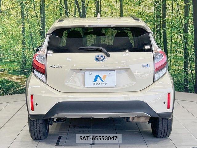 Toyota AQUA 2017-11 8779468-14