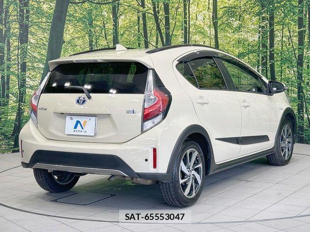 Toyota AQUA 2017-11 8779468-16