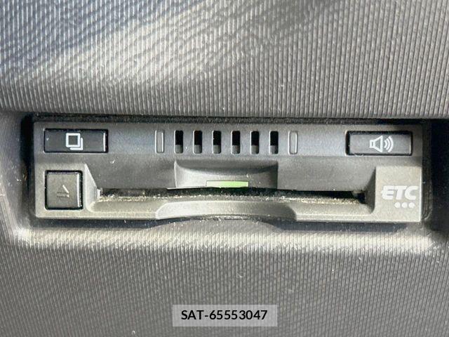 Toyota AQUA 2017-11 8779468-6