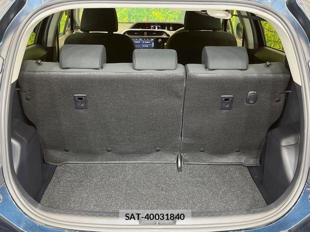 Toyota AQUA 2017-06 8779471-9