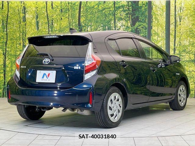 Toyota AQUA 2017-06 8779471-16