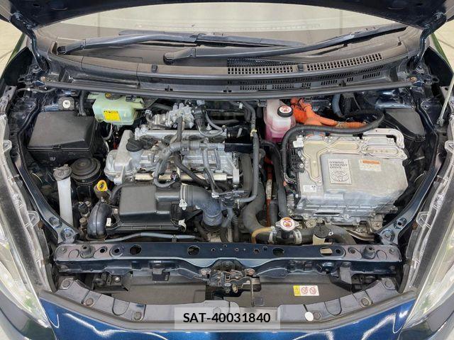 Toyota AQUA 2017-06 8779471-17