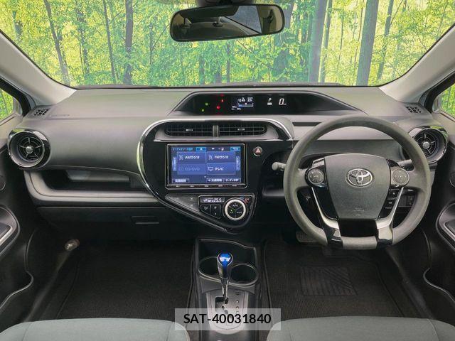 Toyota AQUA 2017-06 8779471-1