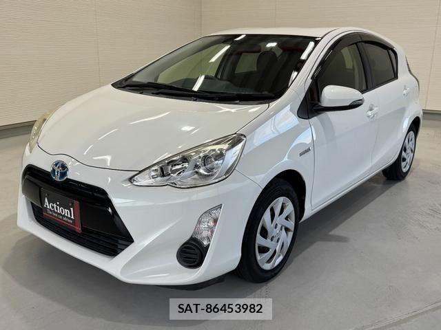 Toyota AQUA 2015-08 8779474-0