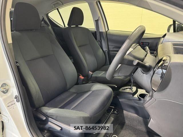 Toyota AQUA 2015-08 8779474-9