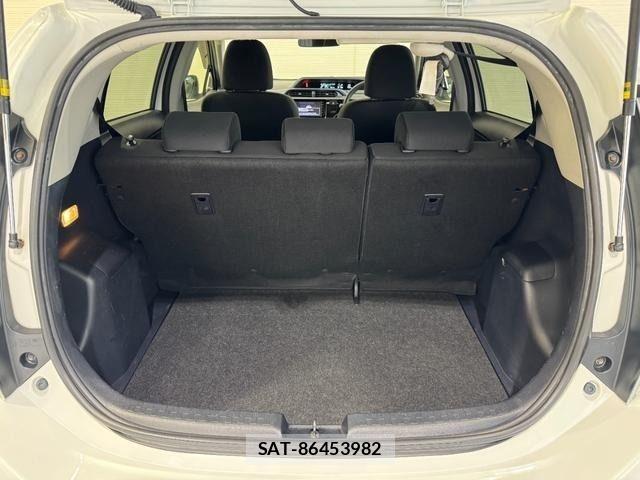 Toyota AQUA 2015-08 8779474-11
