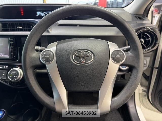 Toyota AQUA 2015-08 8779474-12