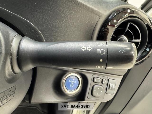 Toyota AQUA 2015-08 8779474-16