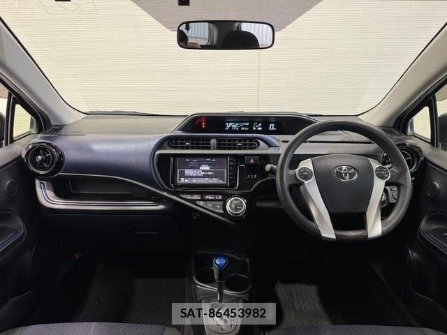 Toyota AQUA 2015-08 8779474-1