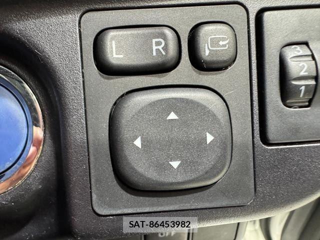 Toyota AQUA 2015-08 8779474-21