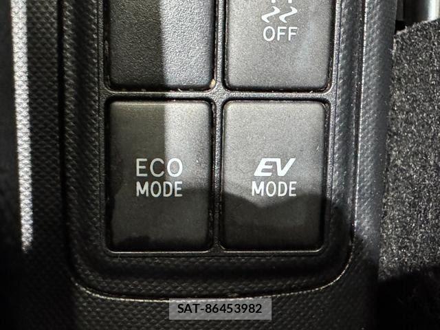 Toyota AQUA 2015-08 8779474-23