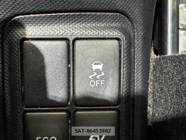 Toyota AQUA 2015-08 8779474-24