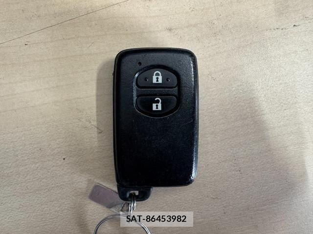 Toyota AQUA 2015-08 8779474-29