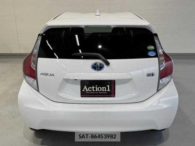 Toyota AQUA 2015-08 8779474-4