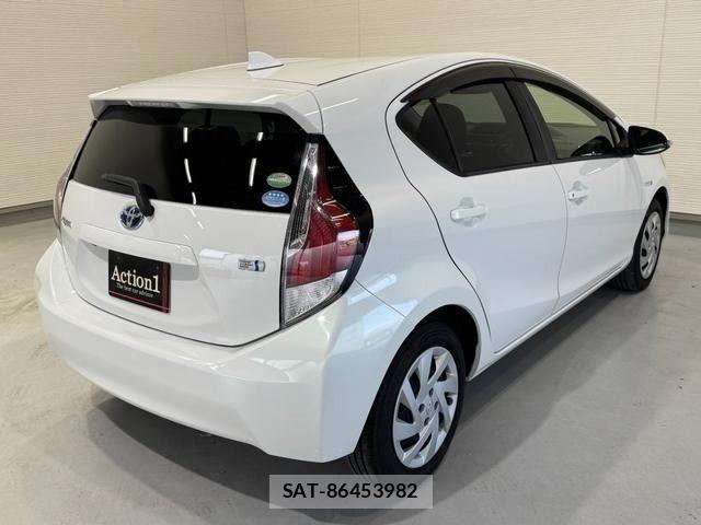 Toyota AQUA 2015-08 8779474-5