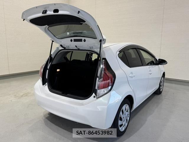 Toyota AQUA 2015-08 8779474-7