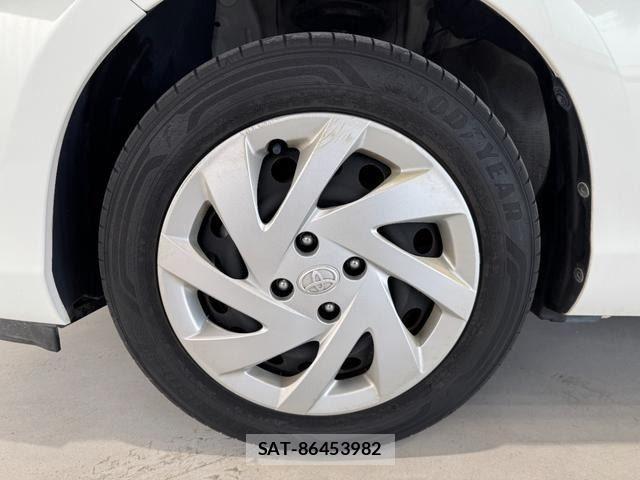 Toyota AQUA 2015-08 8779474-8