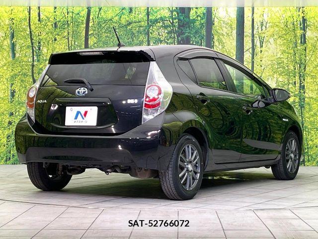 Toyota AQUA 2013-11 8779494-15