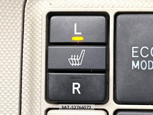 Toyota AQUA 2013-11 8779494-4