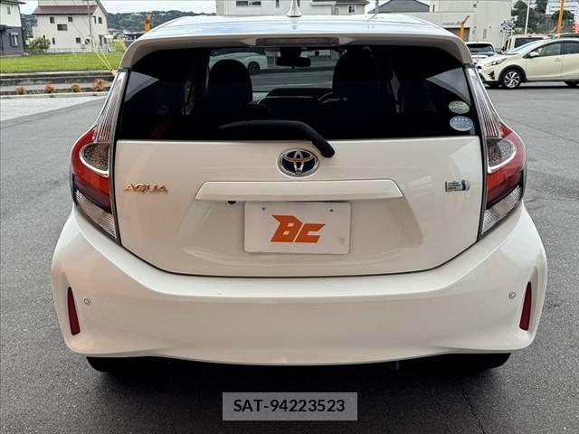 Toyota AQUA 2018-01 8779467-13