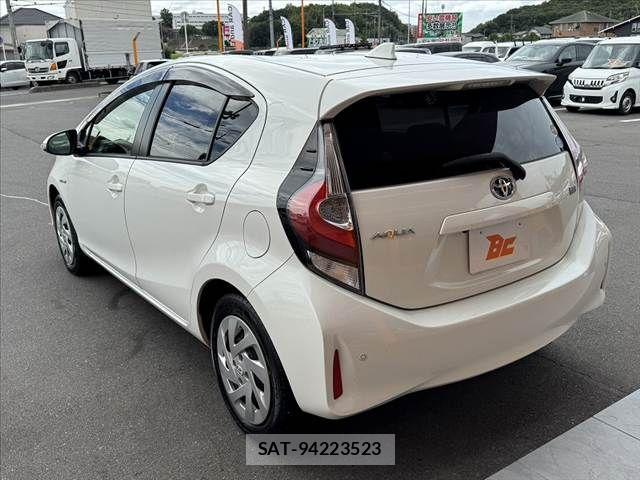Toyota AQUA 2018-01 8779467-14