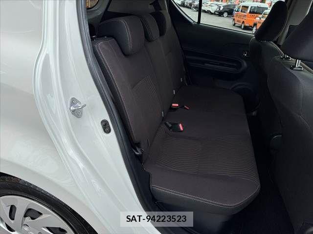 Toyota AQUA 2018-01 8779467-16