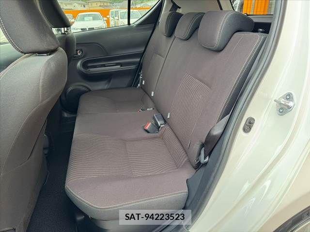 Toyota AQUA 2018-01 8779467-18