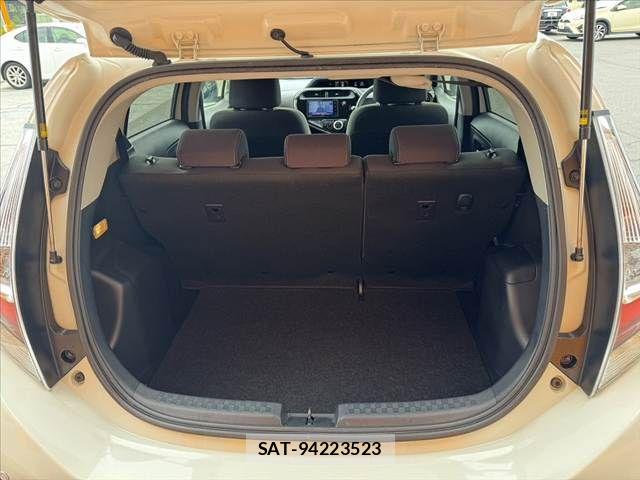 Toyota AQUA 2018-01 8779467-19