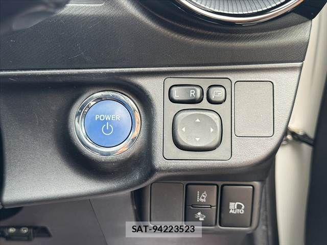 Toyota AQUA 2018-01 8779467-22