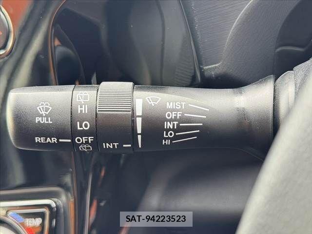 Toyota AQUA 2018-01 8779467-25