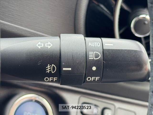 Toyota AQUA 2018-01 8779467-26