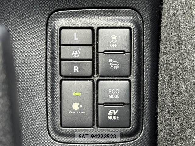 Toyota AQUA 2018-01 8779467-4