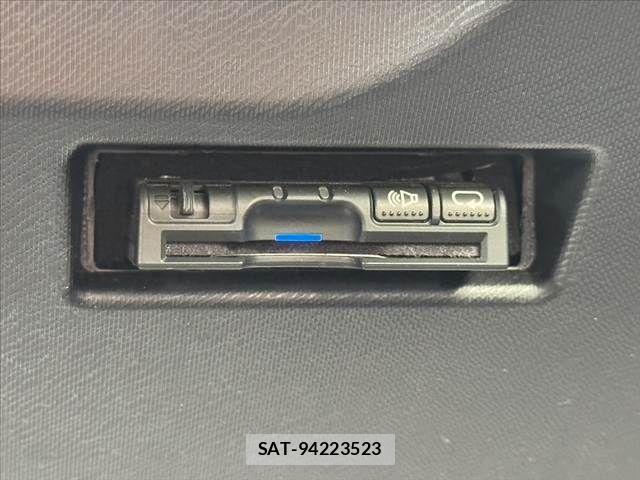Toyota AQUA 2018-01 8779467-6