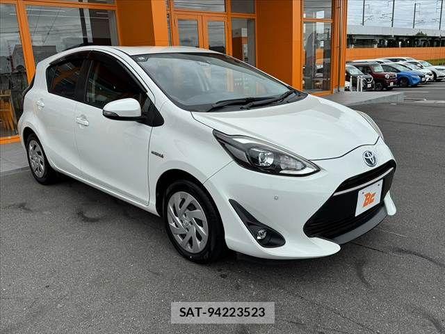 Toyota AQUA 2018-01 8779467-7