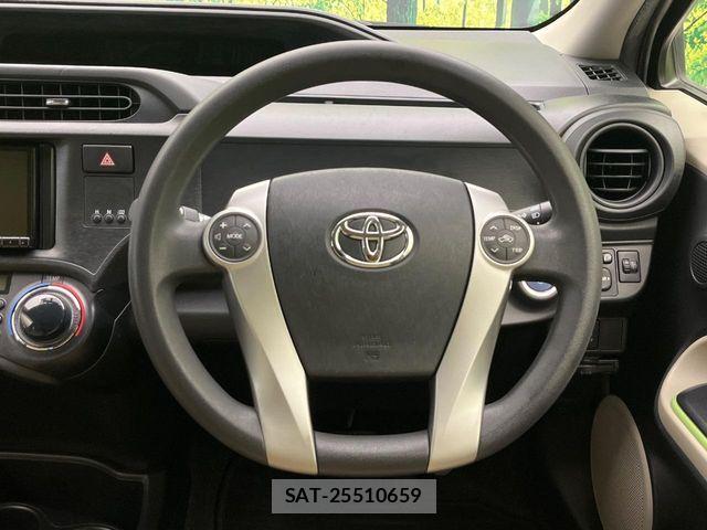 Toyota AQUA 2013-09 8779488-10