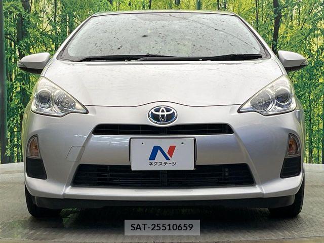 Toyota AQUA 2013-09 8779488-13
