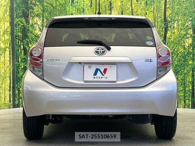 Toyota AQUA 2013-09 8779488-14