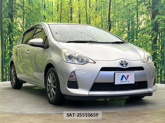 Toyota AQUA 2013-09 8779488-15