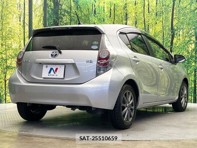 Toyota AQUA 2013-09 8779488-16