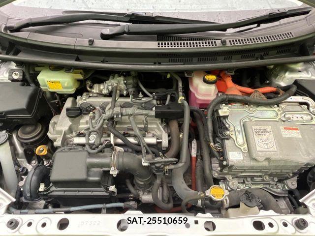 Toyota AQUA 2013-09 8779488-17