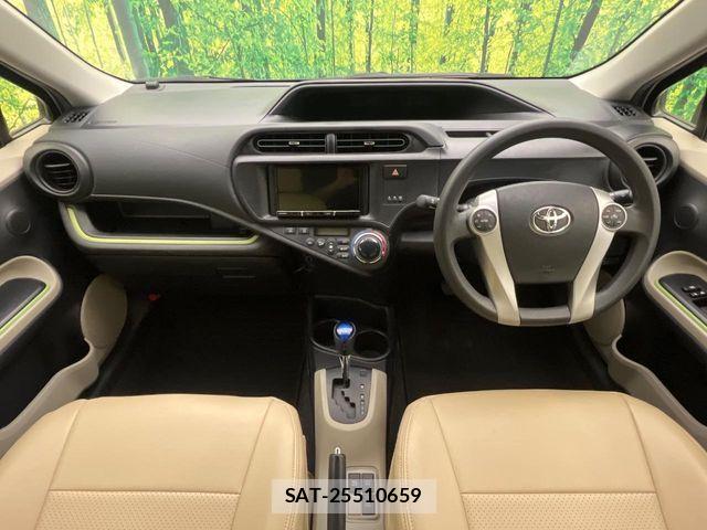 Toyota AQUA 2013-09 8779488-1