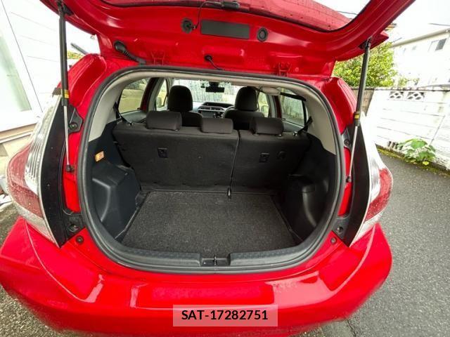 Toyota AQUA 2015-12 8779506-10
