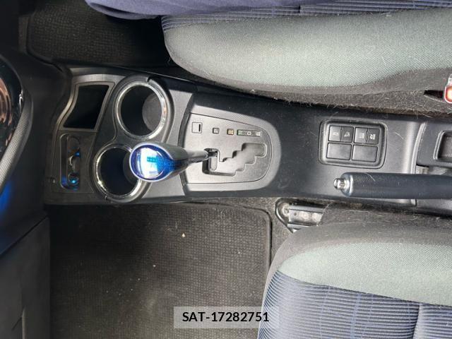 Toyota AQUA 2015-12 8779506-25