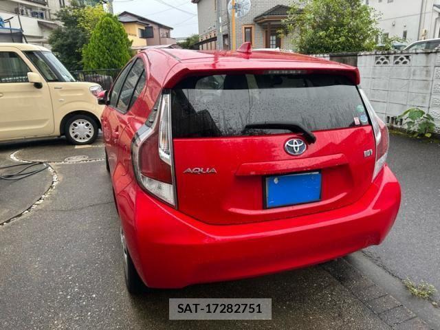 Toyota AQUA 2015-12 8779506-4