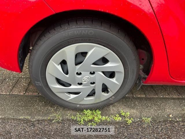 Toyota AQUA 2015-12 8779506-6