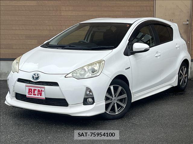 Toyota AQUA 2013-08 8779478-0