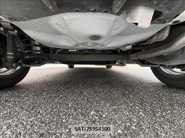 Toyota AQUA 2013-08 8779478-9